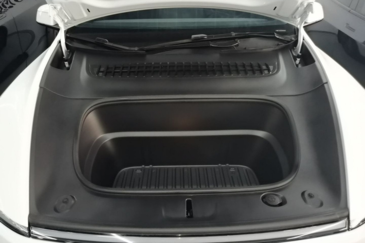 Tesla Model Y 2025 car image #20