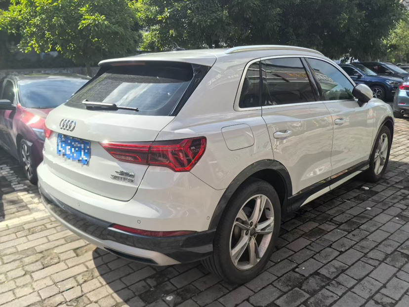 Audi Q3 2021 car image #2