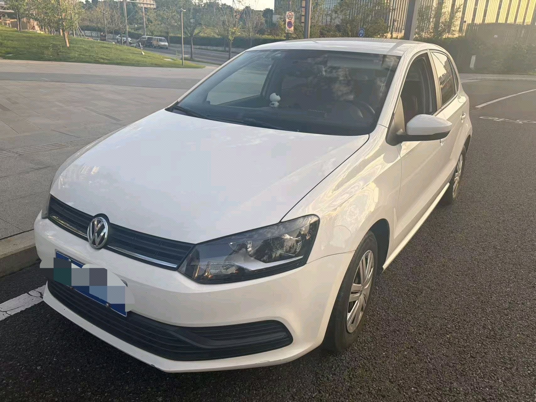 Volkswagen Polo 2015 Volkswagen Polo 2015 car image