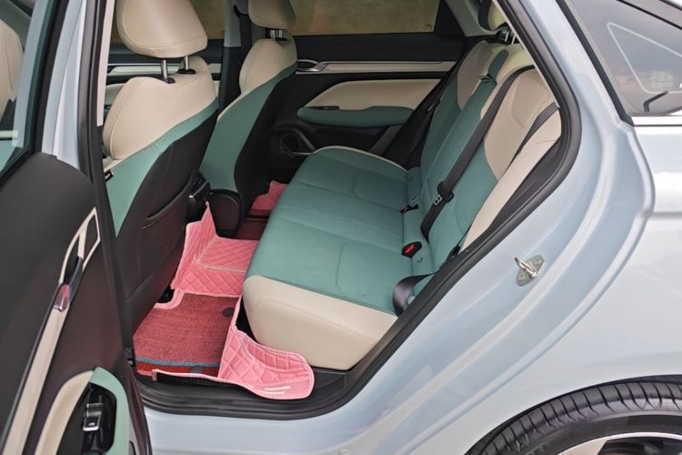 GEELY Emgrand L HiP 2022 car image #17