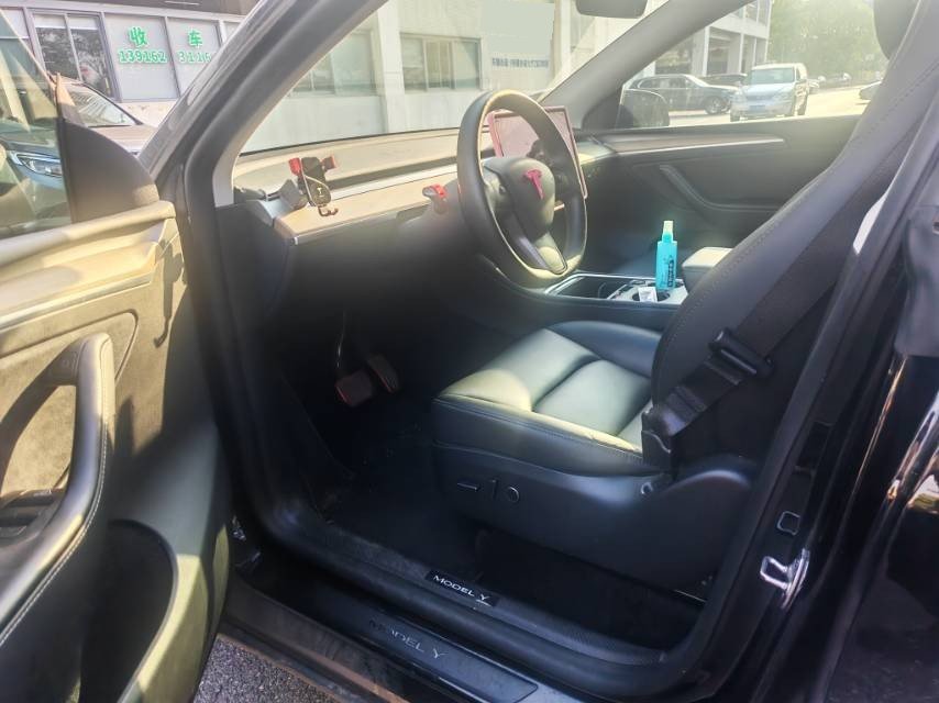 Tesla Model Y 2023 #2 Tesla Model Y 2023 صورة سيارة #2