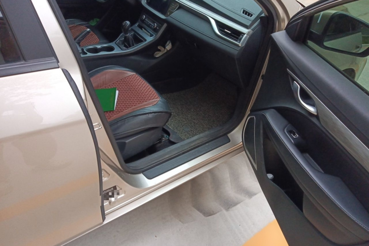 GEELY Emgrand 2019 car image #25
