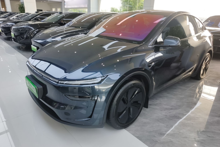 Tesla Model Y 2025 #2 Tesla Model Y 2025 car image #2