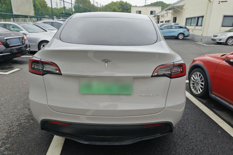 Tesla Model Y 2023 #6 Tesla Model Y 2023 car image #6