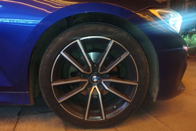 BMW 3 Series 2020 car image #9