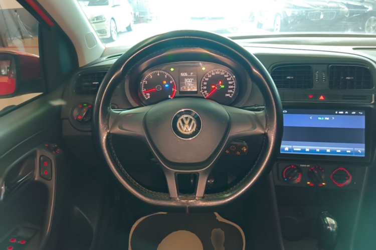 Volkswagen Polo 2018 car image #15