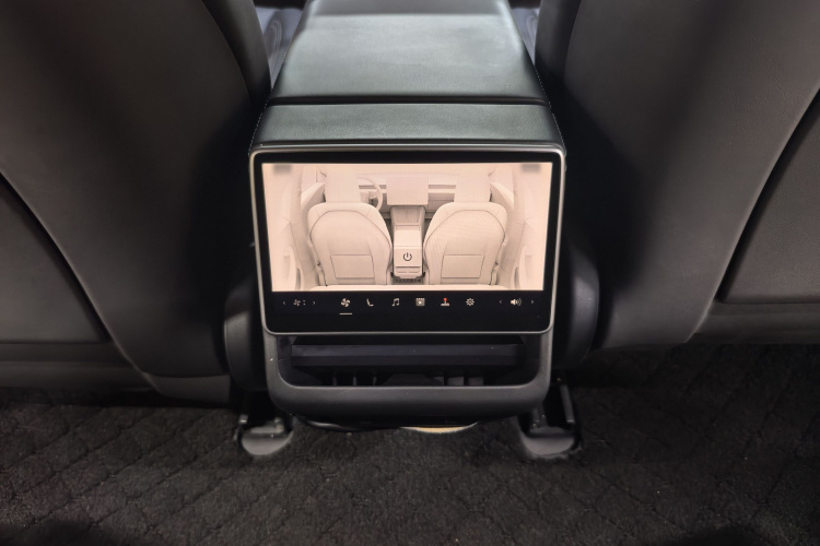Tesla Model 3 2024 صورة سيارة #11