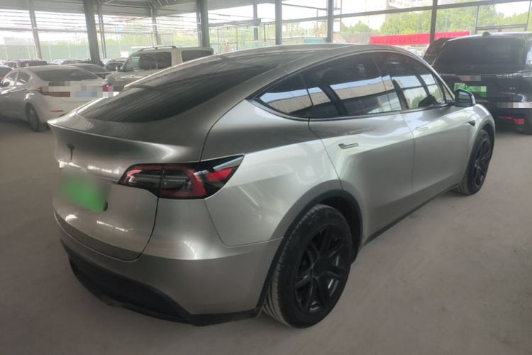 Tesla Model Y 2023 #5 Tesla Model Y 2023 car image #5