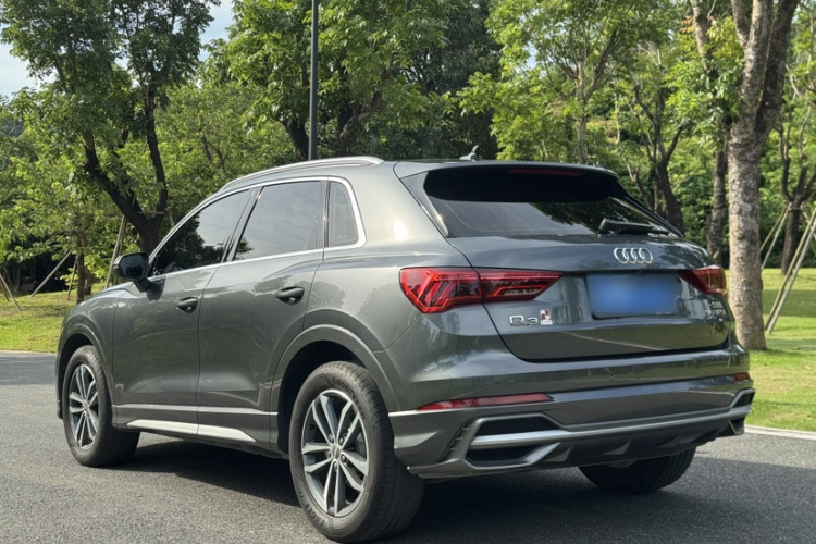 Audi Q3 2021 car image #5