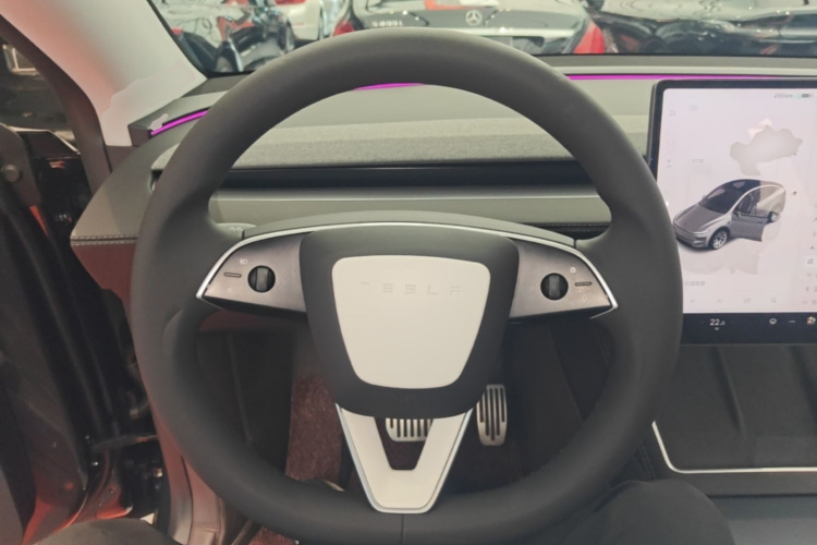 Tesla Model Y 2025 #11 Tesla Model Y 2025 car image #11
