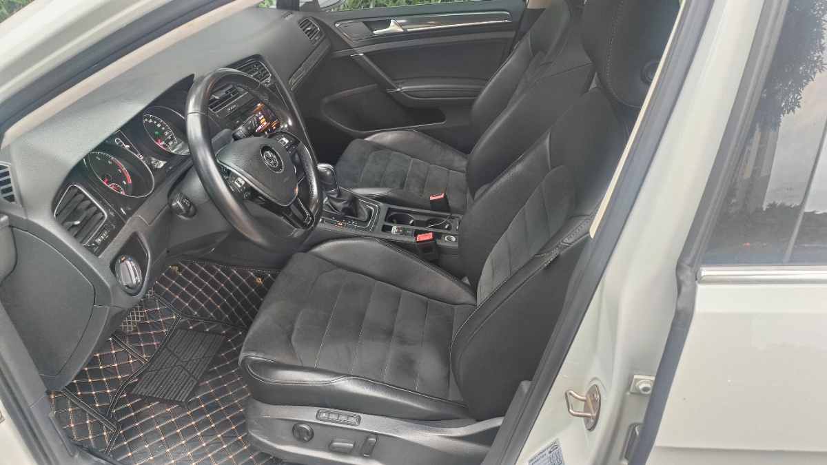 Volkswagen Golf 2019 car image #8