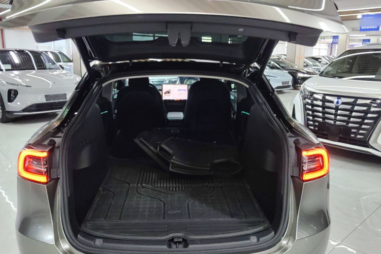 Tesla Model Y 2022 #19 Tesla Model Y 2022 car image #19