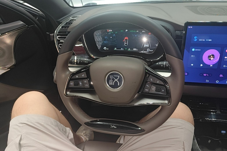 BYD Han 2023 car image #11