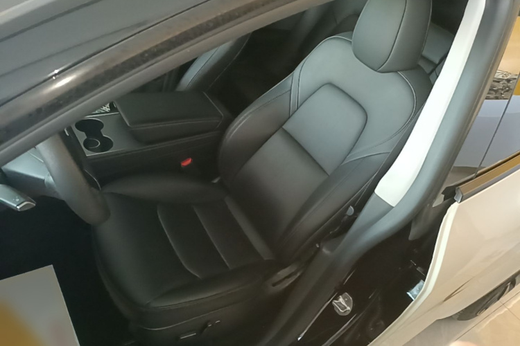 Tesla Model Y 2023 #19 Tesla Model Y 2023 car image #19