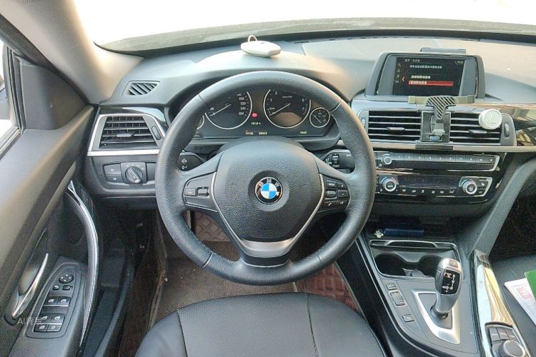BMW 3 Series GT 2018 car image #12