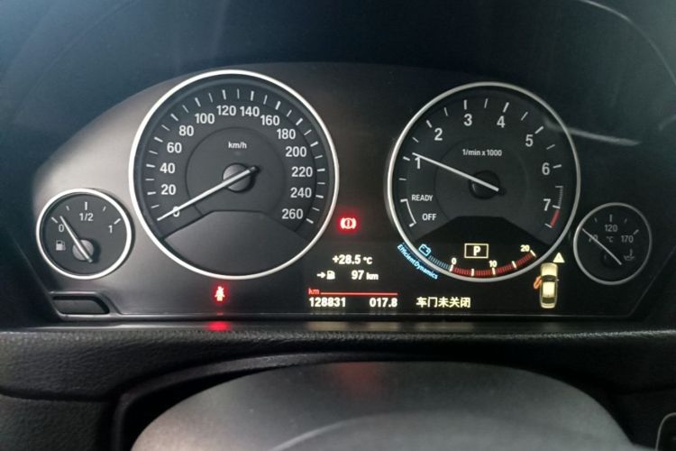 BMW 3 Series 2018 car image #12