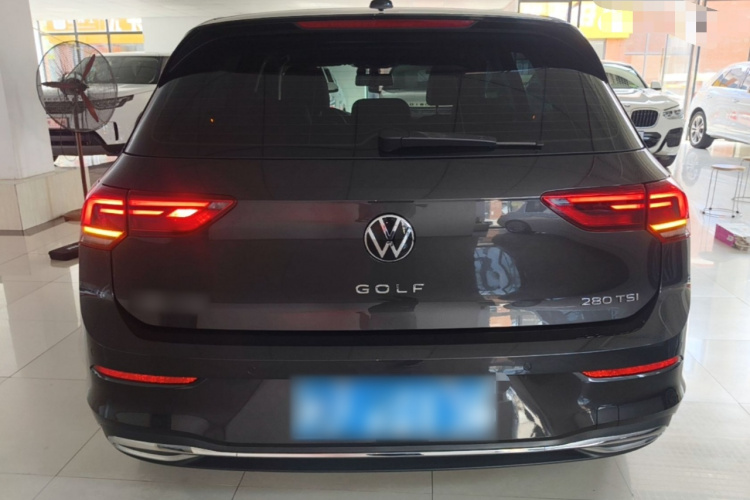 Volkswagen Golf 2023 car image #6