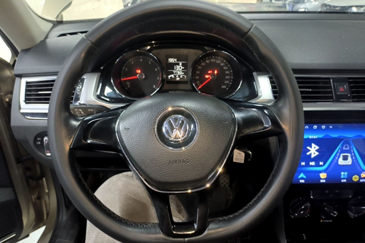 Volkswagen Bora 2017 car image #11