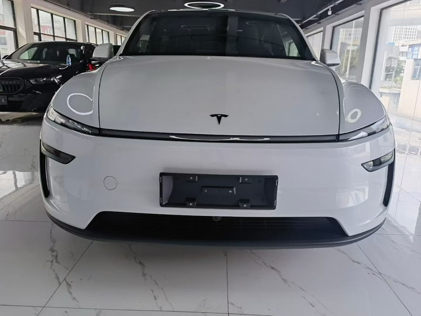 Tesla Model Y 2026 #2 Tesla Model Y 2026 car image #2