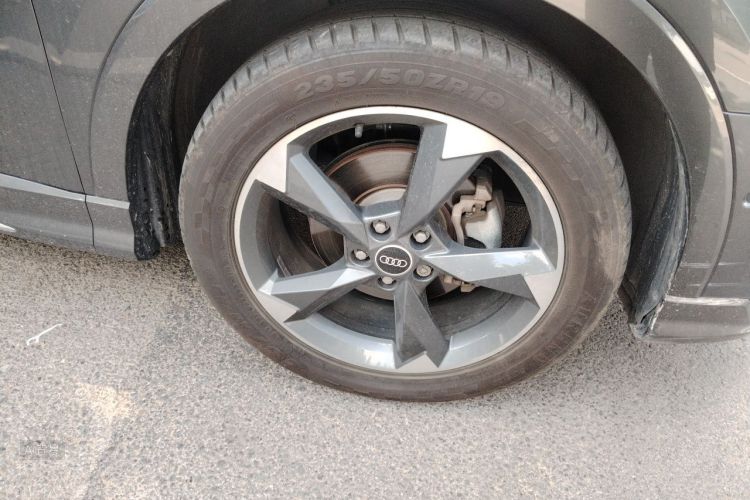 Audi Q3 2021 car image #9