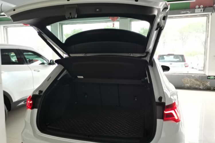 Audi Q3 2022 car image #19