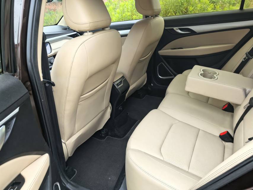 GEELY Emgrand 2019 car image #9