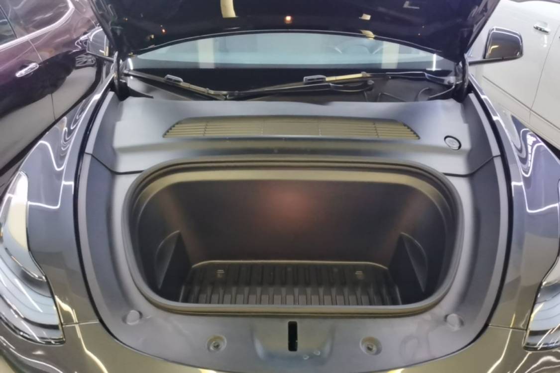 Tesla Model Y 2024 #6 Tesla Model Y 2024 car image #6