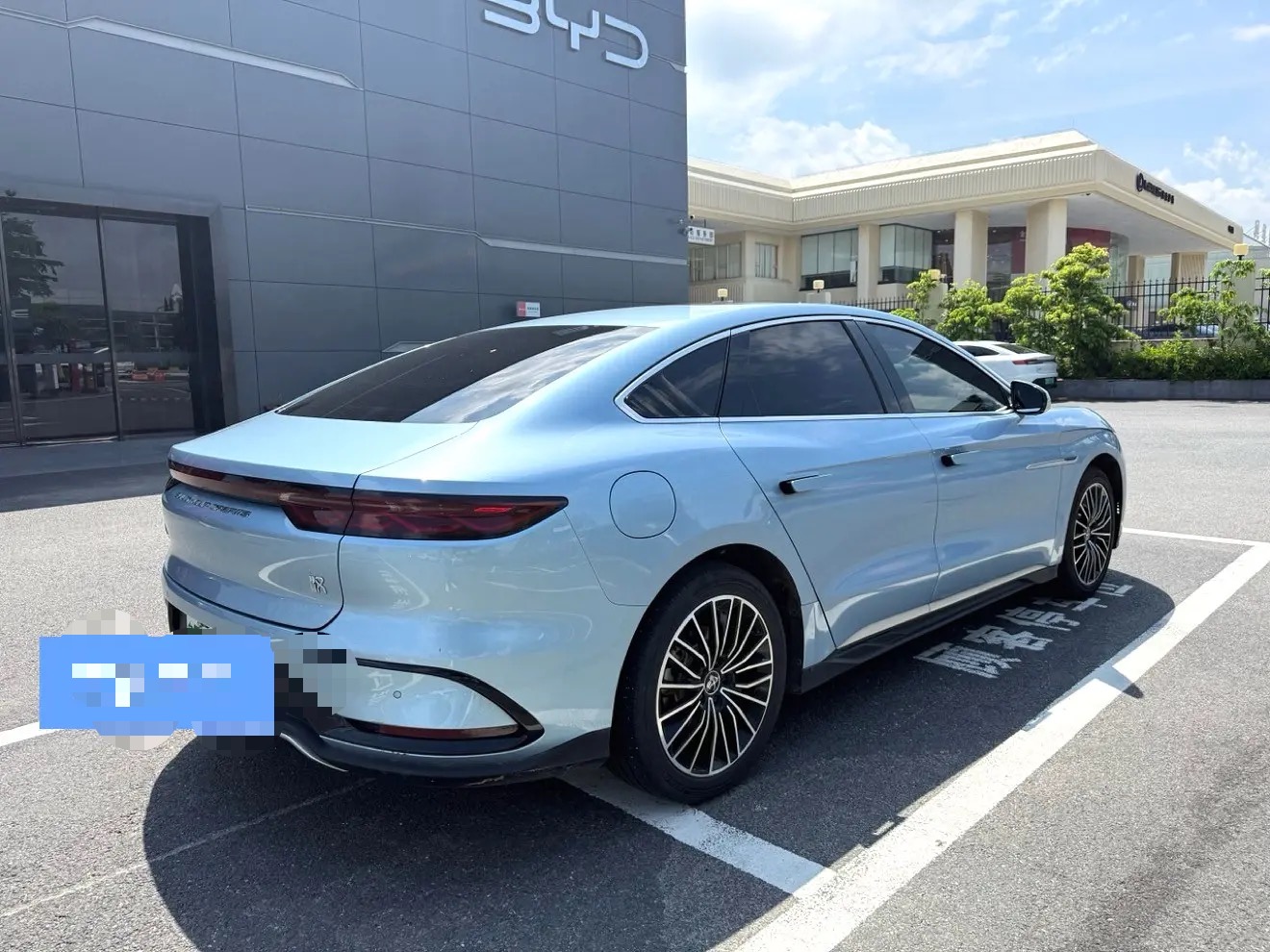 BYD Han 2023 car image #8