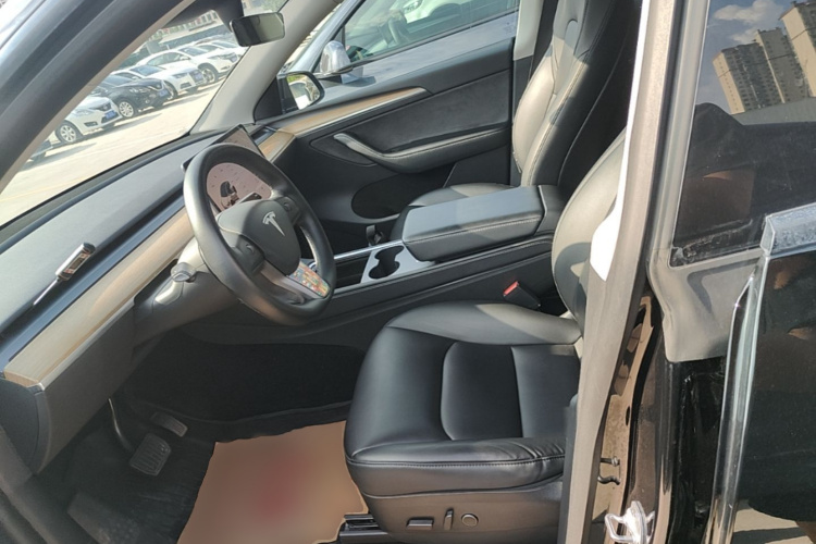 Tesla Model Y 2022 car image #15