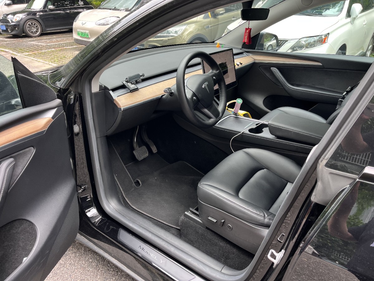 Tesla Model Y 2022 #4 Tesla Model Y 2022 car image #4