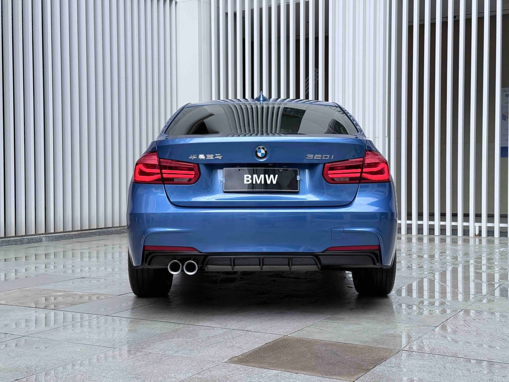 BMW 3 Series 2019 car image #17