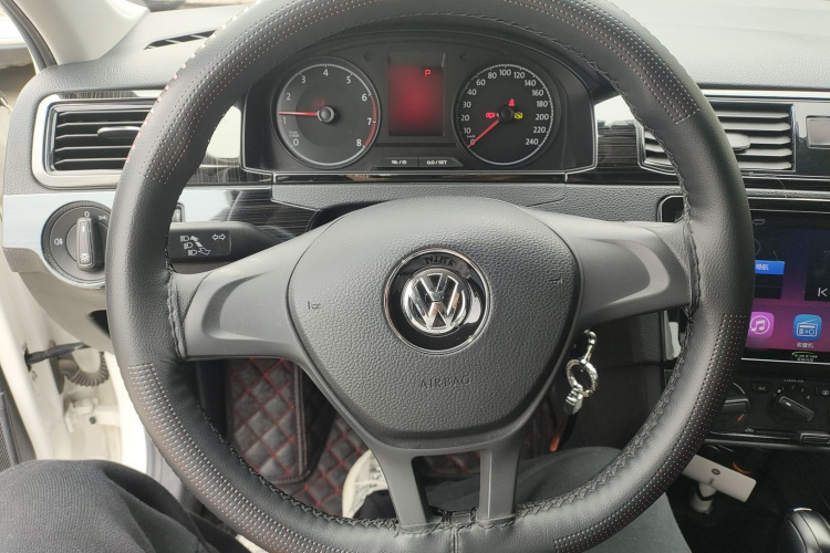 Volkswagen Santana 2019 صورة سيارة #11