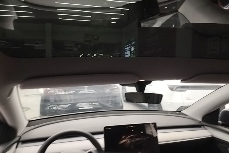 Tesla Model Y 2024 car image #20