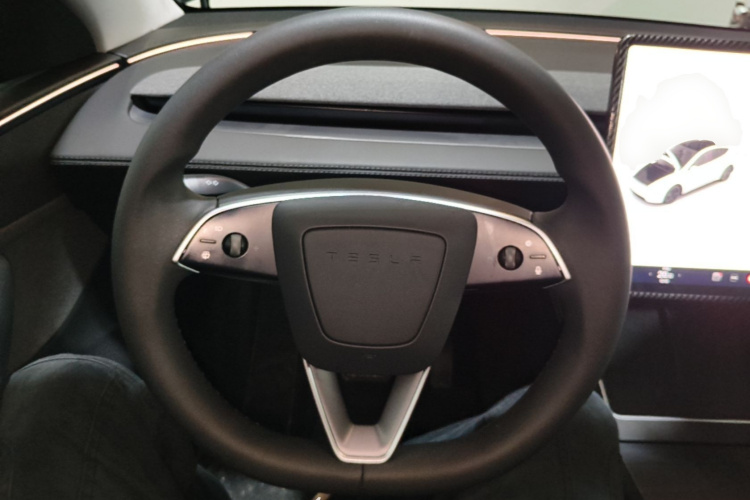 Tesla Model Y 2025 #11 Tesla Model Y 2025 car image #11