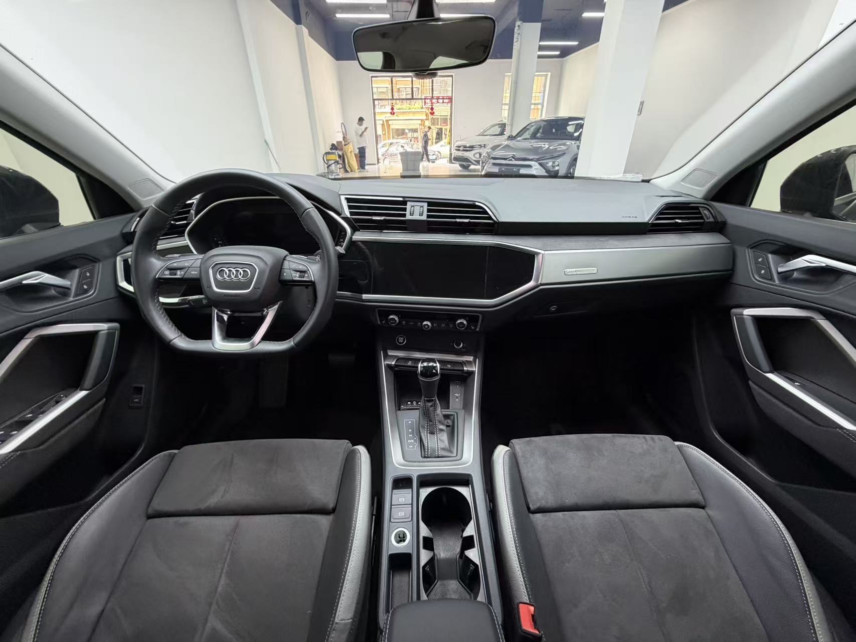 Audi Q3 2023 car image #15