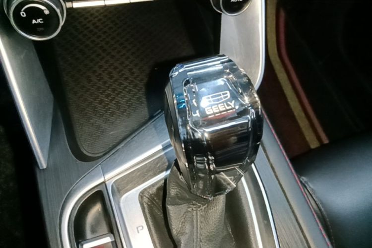 GEELY Binray 2019 imagem de carro #14