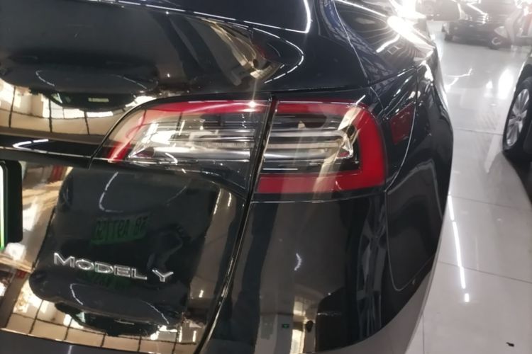 Tesla Model Y 2021 #8 Tesla Model Y 2021 car image #8