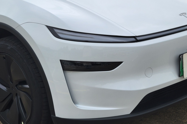 Tesla Model Y 2025 #5 Tesla Model Y 2025 car image #5