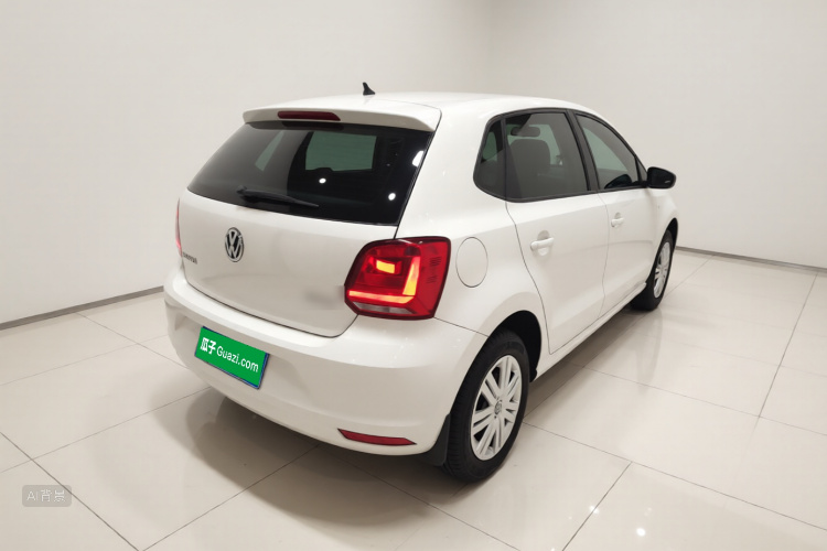 Volkswagen Polo 2015 car image #7