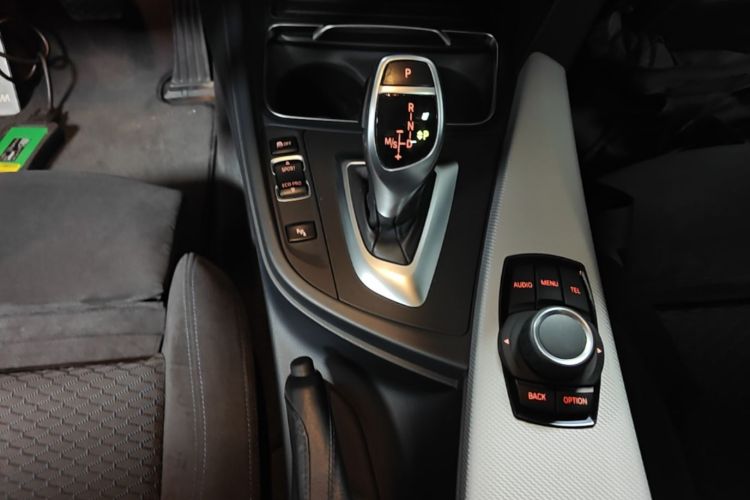 BMW 3 Series 2017 #14 BMW 3 Series 2017 car image #14
