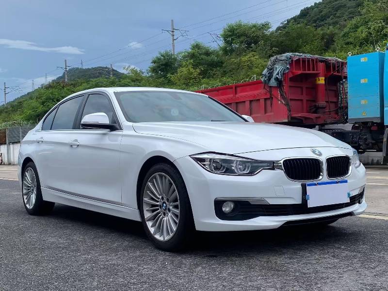 BMW 3 Series 2018 изображение автомобиля #3