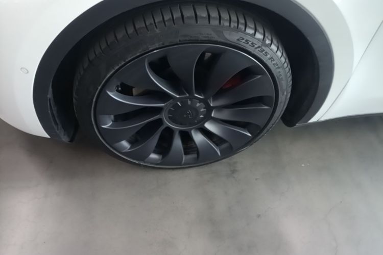 Tesla Model Y 2023 car image #9
