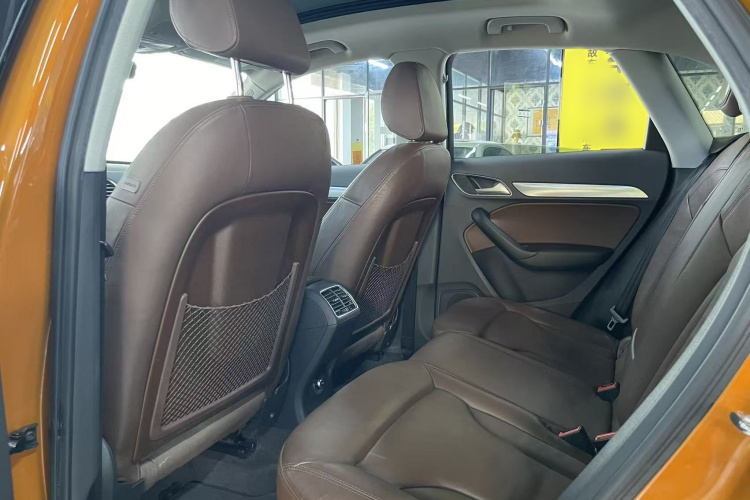 Audi Q3 2016 car image #11