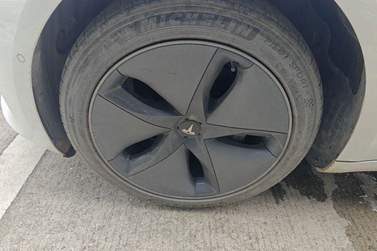 Tesla Model 3 2020 car image #9