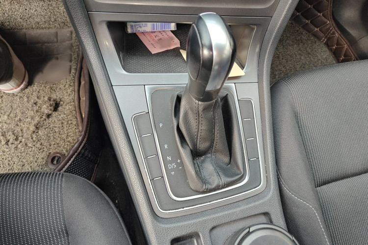 Volkswagen Golf 2016 car image #18