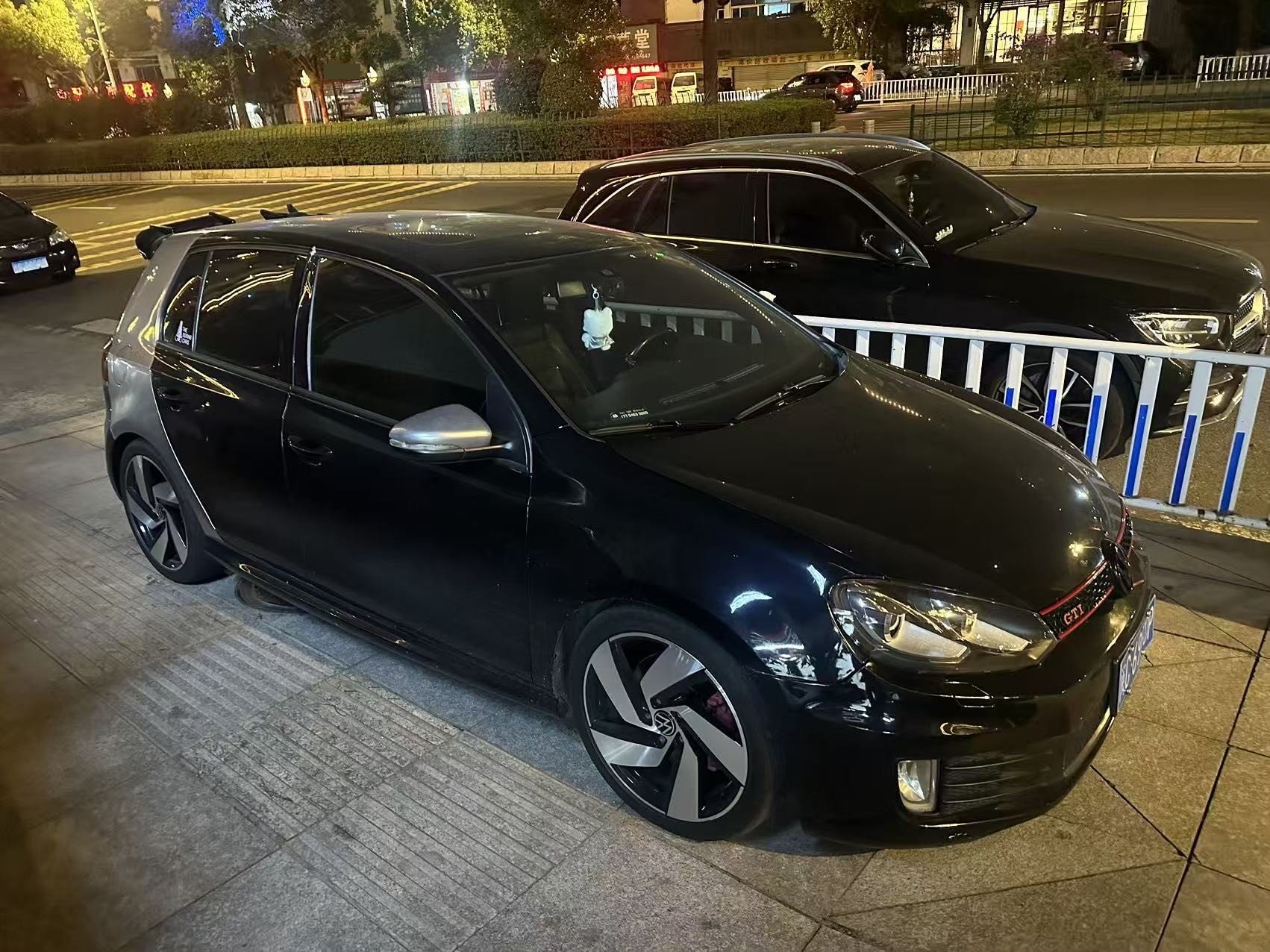 Volkswagen GolfGTI 2011 car image #7