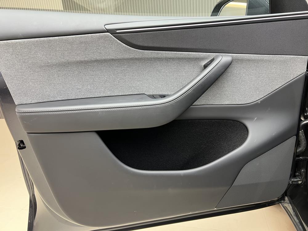 Tesla Model Y 2025 #9 Tesla Model Y 2025 car image #9
