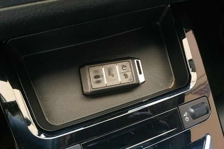 BYD Yuan New Energy 2020 car image #9