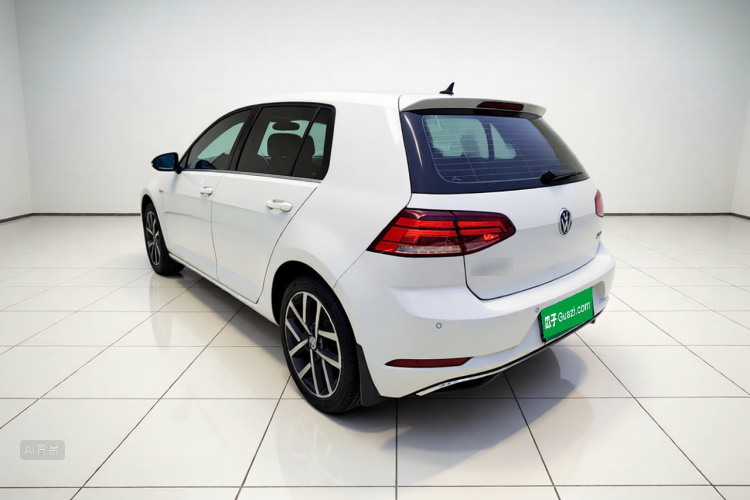 Volkswagen Golf 2020 car image #5