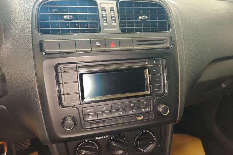 Volkswagen Polo 2016 car image #13